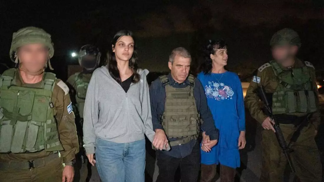 Judith Raanan und ihre 17-jährige Tochter Natalie waren bereits aus der Gefangenschaft im Gazastreifen freigelassen worden. - Bild: Uncredited/Government of Israel/dpa