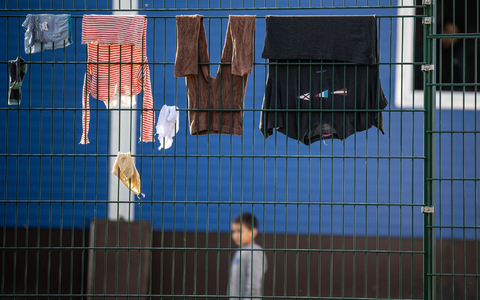 Eine Erstaufnahmeneinrichtung in Gießen. Rund 3500 Menschen aus unterschiedlichen Ländern sollen von dort aus auf kommunale Einrichtungen verteilt werden. - Foto: Hannes P. Albert/dpa