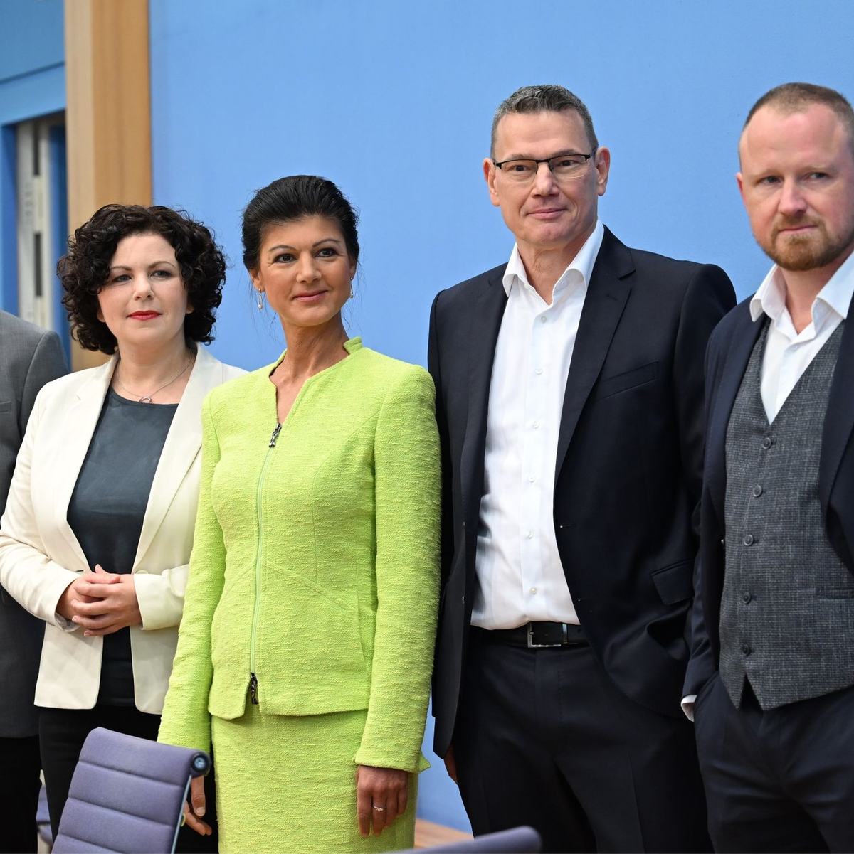 Die Vorstandsmitglieder des Vereins «Bündnis Sahra Wagenknecht - Für Vernunft und Gerechtigkeit»: Lukas Schön (l-r), Amira Mohamed Ali, Sarah Wagenknecht, Ralf Suikat und Christian Leye. - Foto: Soeren Stache/dpa