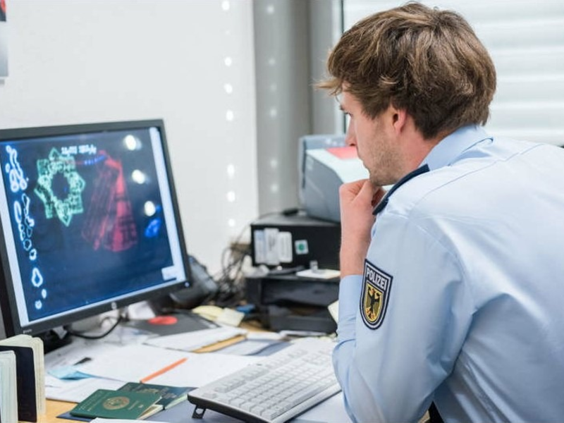 BPOLI EF: Leichtsinniges Verhalten eines Fahrgastes verschafft ihm mehrere Strafanzeigen - Foto: presseportal.de