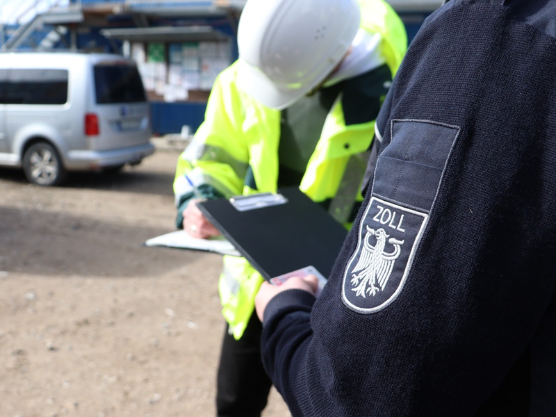 HZA-MS: Mehr als 14 Jahre Freiheitsstrafe für Leiter und Beschäftigte einer Baufirma aus dem Münsterland / Zoll Münster nutzt Hinweise der FIU und deckt Sozialversicherungsschaden von 3,3 Millionen Euro auf - Foto: presseportal.de