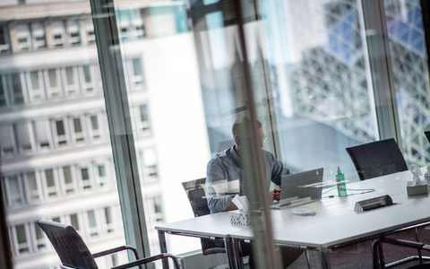 Vieles noch unklar: Personalchefs in Deutschland haben Bedenken bei der Nutzung von künstlicher Intelligenz am Arbeitsplatz. - Foto: Zacharie Scheurer/dpa-tmn