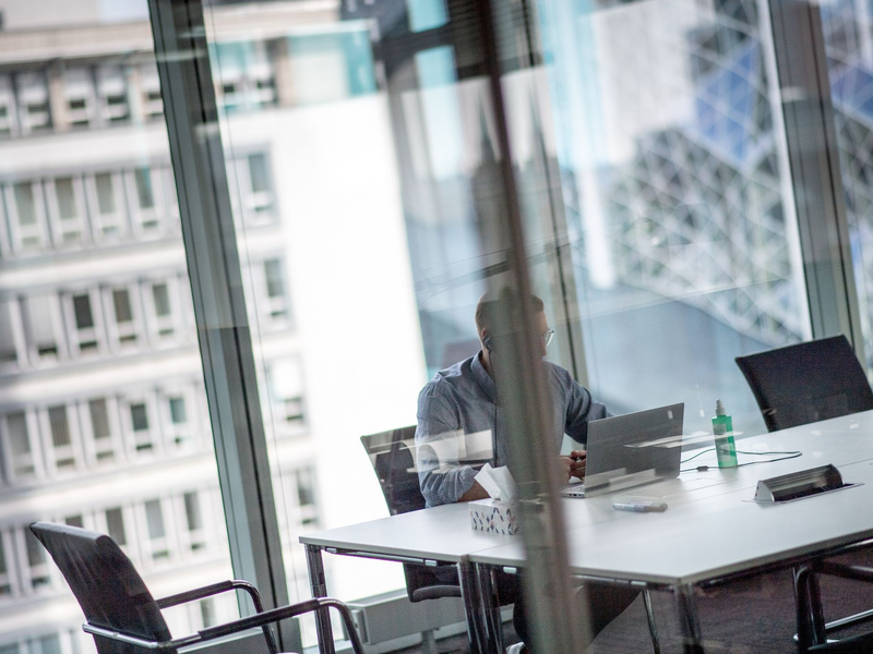 Vieles noch unklar: Personalchefs in Deutschland haben Bedenken bei der Nutzung von künstlicher Intelligenz am Arbeitsplatz. - Foto: Zacharie Scheurer/dpa-tmn