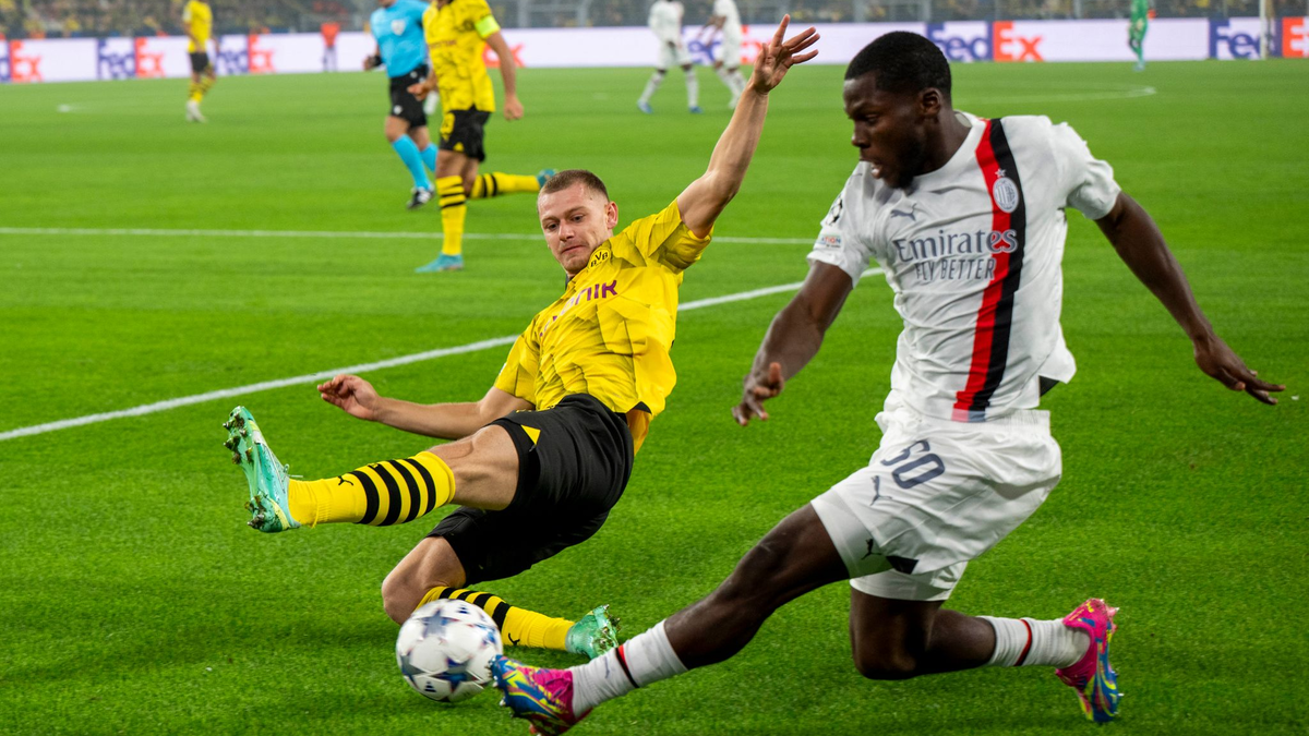 Julian Ryerson (l) wird dem BVB in Newcastle fehlen. - Foto: David Inderlied/dpa