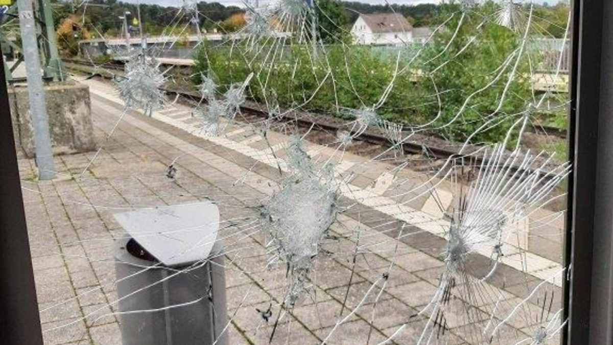 BPOL-KS: Vandalismusschaden im Bahnhof Edermünde-Grifte - Foto: presseportal.de