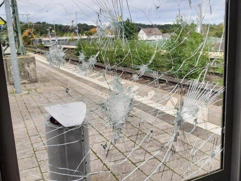 BPOL-KS: Vandalismusschaden im Bahnhof Edermünde-Grifte - Foto: presseportal.de