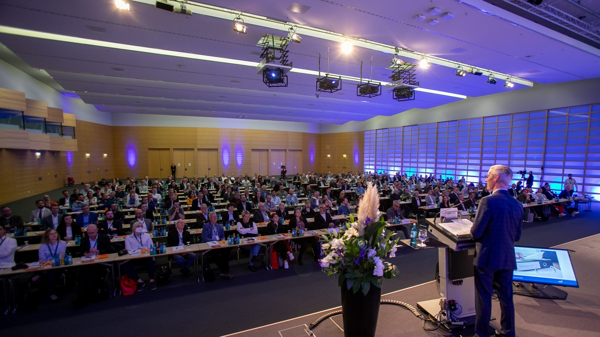 Mitgliederversammlung der Bundesinnung der Hörakustiker in Nürnberg: Hörakustiker begegnen Herausforderungen - Foto: presseportal.de