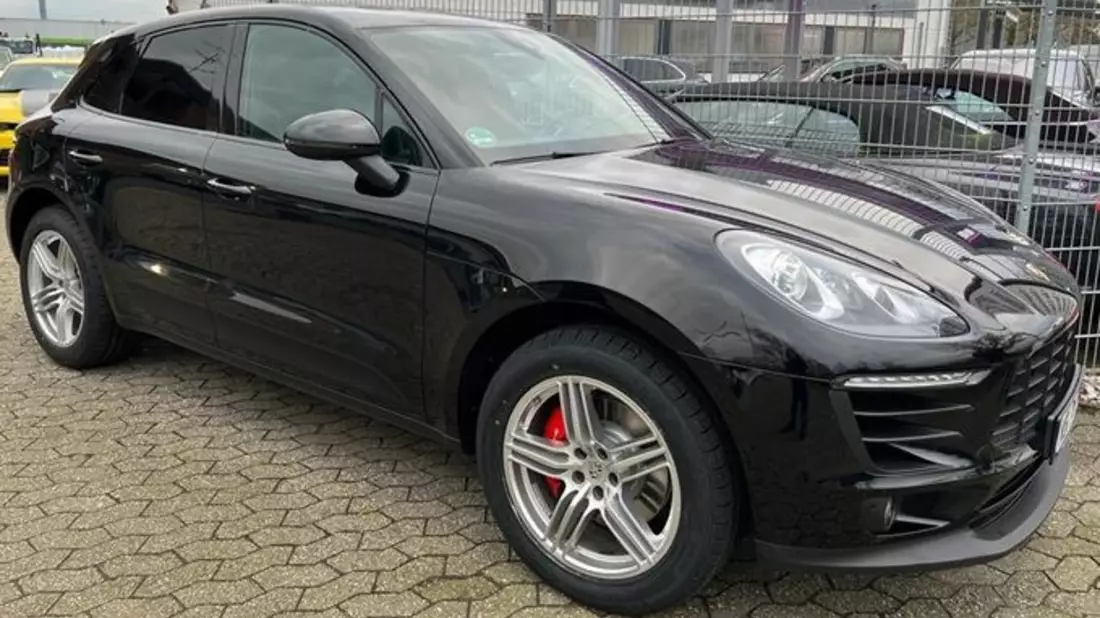 POL-NE: Porsche Macan aus Einfahrt entwendet - Bild: presseportal.de