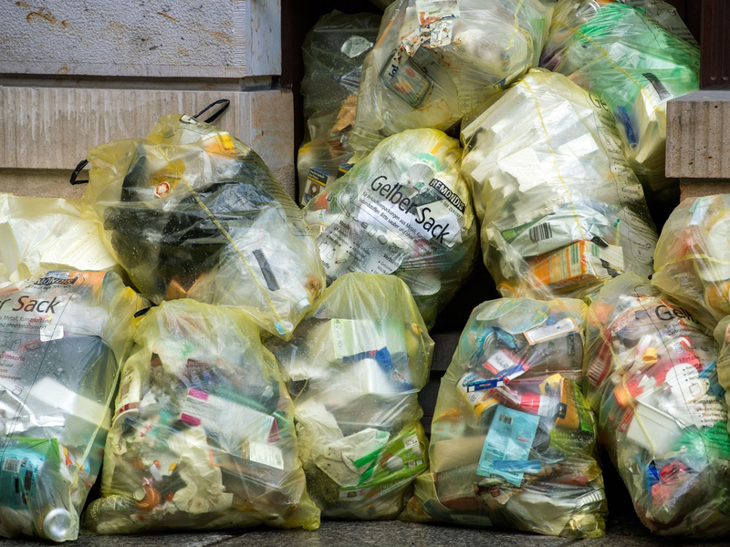 Der Plan der EU die Regeln von Verpackungen zu verschärfen, stößt bei der Verpackungsindustrie auf Kritik. - Foto: Robert Michael/dpa-Zentralbild/dpa