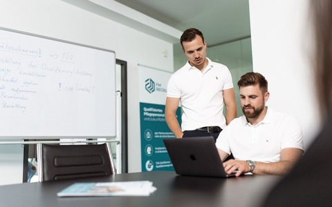 Max Grinda klärt auf: Pflegeunternehmen sind keine Versuchskaninchen - Darum brauchen Geschäftsführer eine klare Recruiting-Strategie - Foto: presseportal.de Max Grinda klärt auf: Pflegeunternehmen sind keine Versuchskaninchen - Darum brauchen Geschäftsführer eine klare Recruiting-Strategie - Foto: presseportal.de