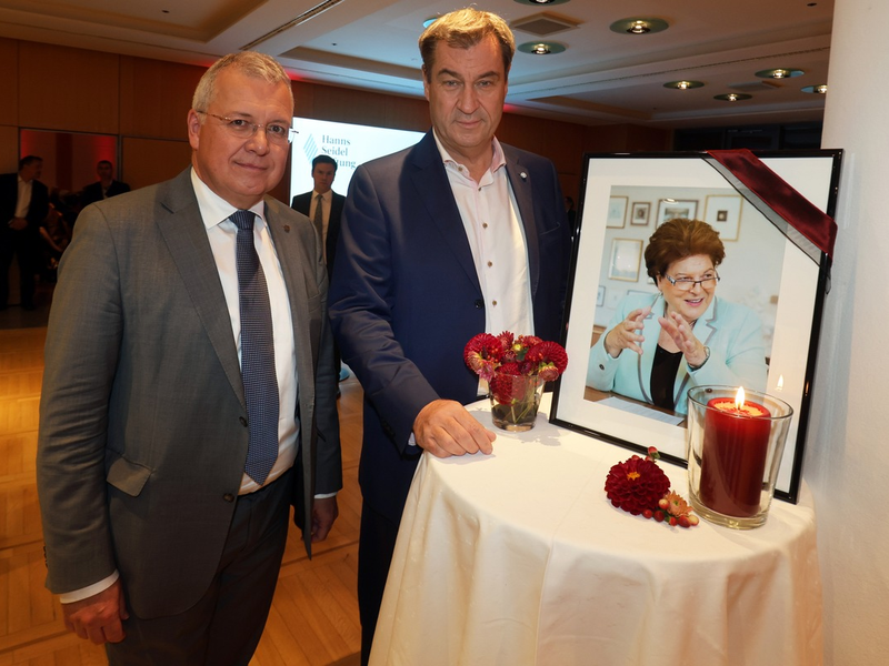 Queen Mum der Landespolitik / Bayerns Politiker ehrten das Lebenswerk und den Menschen Barbara Stamm bei einem Festakt der Hanns-Seidel-Stiftung - Foto: presseportal.de