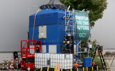 Die sogenannte «Greenberry 2», eine etwa fünf Meter hohe Demonstrationsanlage, mit der das Treibhausgas Kohlendioxid aus der Luft abgeschieden werden kann, eine Art «CO2-Staubsauger». - Foto: Roland Weihrauch/dpa Die sogenannte «Greenberry 2», eine etwa fünf Meter hohe Demonstrationsanlage, mit der das Treibhausgas Kohlendioxid aus der Luft abgeschieden werden kann, eine Art «CO2-Staubsauger». - Foto: Roland Weihrauch/dpa
