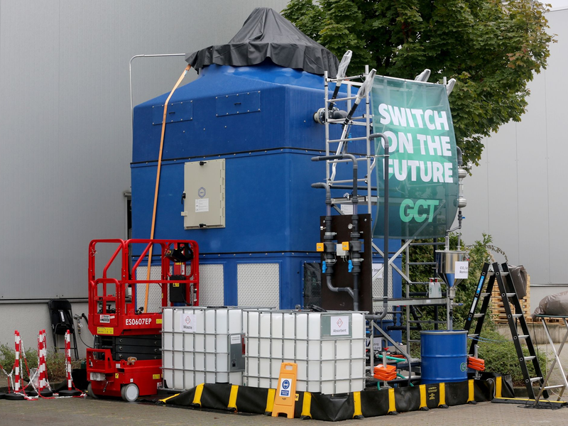 Die sogenannte «Greenberry 2», eine etwa fünf Meter hohe Demonstrationsanlage, mit der das Treibhausgas Kohlendioxid aus der Luft abgeschieden werden kann, eine Art «CO2-Staubsauger». - Foto: Roland Weihrauch/dpa