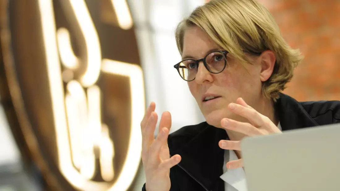 Die Finanzvorständin von Schalke 04, Christina Rühl-Hamers, konnte ein positives Ergebnis verkünden. - Bild: Wolf von Dewitz/dpa-Zentralbild/dpa