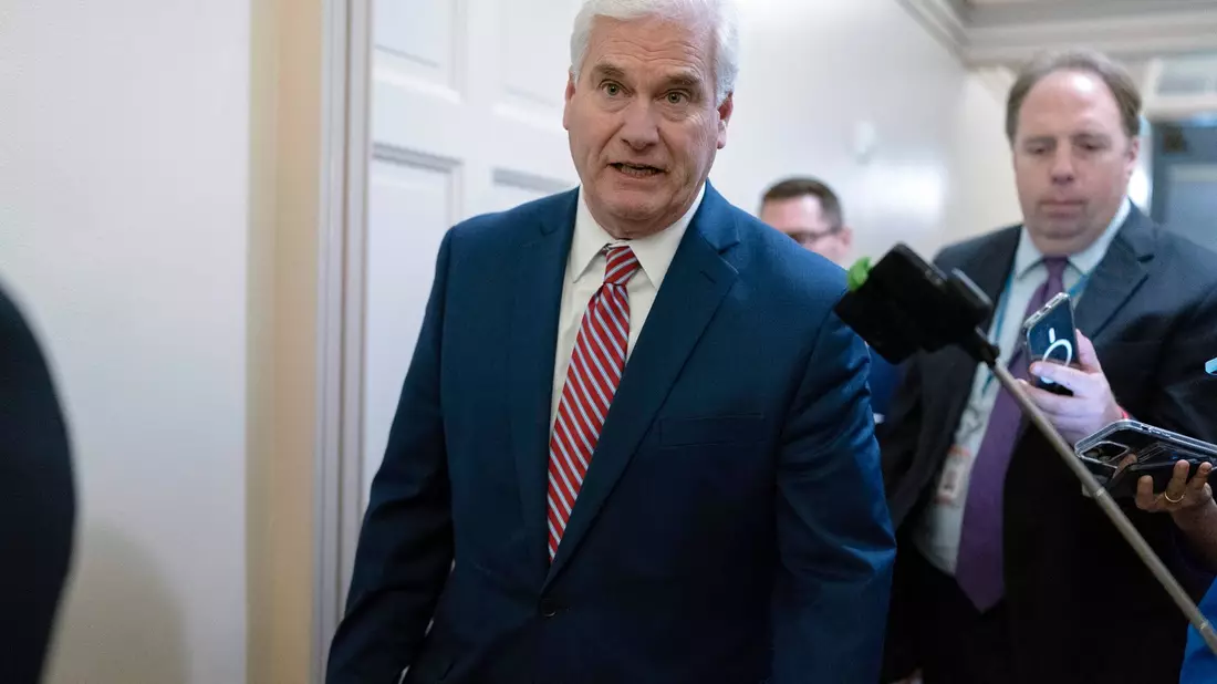 Tom Emmer, Fraktionsvorsitzender der Republikaner im Repräsentantenhaus, verlässt die Fraktionssitzung der Republikaner im Kapitol. - Bild: Jose Luis Magana/AP/dpa