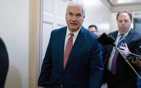 Tom Emmer, Fraktionsvorsitzender der Republikaner im Repräsentantenhaus, verlässt die Fraktionssitzung der Republikaner im Kapitol. - Foto: Jose Luis Magana/AP/dpa