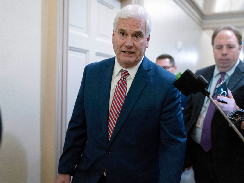 Tom Emmer, Fraktionsvorsitzender der Republikaner im Repräsentantenhaus, verlässt die Fraktionssitzung der Republikaner im Kapitol. - Foto: Jose Luis Magana/AP/dpa