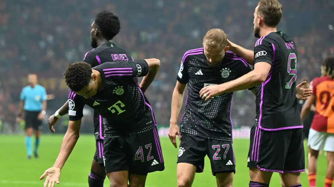 Nach dem 3:1 von Jamal Musiala (l) war das Spiel entschieden. - Bild: Peter Kneffel/dpa