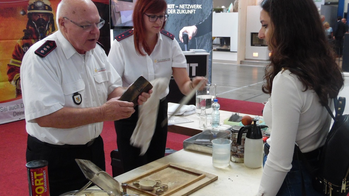 FW-KA: Feuerwehren aus Stadt- und Landkreis Karlsruhe sind gemeinsam auf der offerta - Foto: presseportal.de