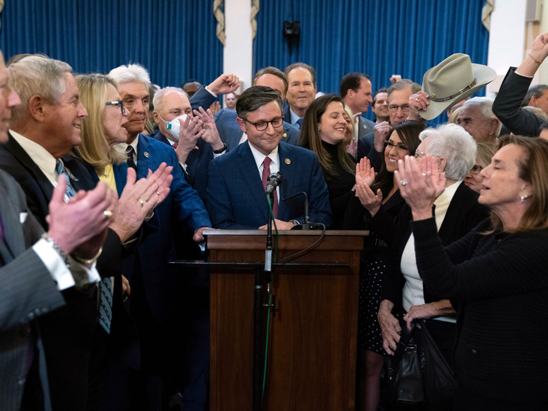 Für Mike Johnson deutet sich eine Schlappe im ersten Anlauf bei der Wahl zum Vorsitzenden des US-Repräsentantenhauses an. - Foto: Jose Luis Magana/AP/dpa