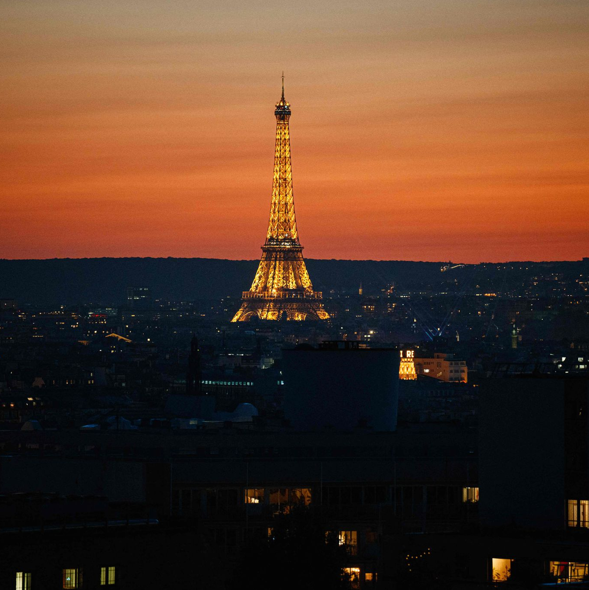 Darf natürlich nicht fehlen: Die Hauptstadt der Liebe, Paris. - Foto: Dimitar Dilkoff/AFP/dpa