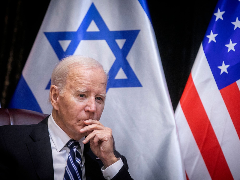 US-Präsident Joe Biden bei seinem Besuch in Tel Aviv am 18. Oktober. Die USA sind der wichtigste Verbündetete Israels. - Foto: Miriam Alster/Pool Flash 90/AP/dpa