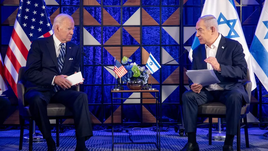 Telefonieren aktuell regelmäßig: US-Präsident Joe Biden (l) und Israels Ministerpräsident Benjamin Netanjahu. - Bild: Miriam Alster/Pool Flash 90/AP/dpa