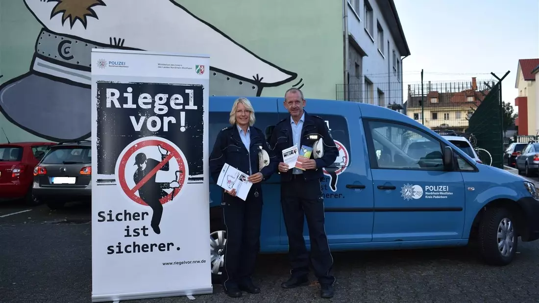 POL-PB: Aktionswochenende Riegel vor! Sicher ist sicherer.: Polizei berät auf dem Paderborner Domplatz zum Einbruchschutz - Bild: presseportal.de