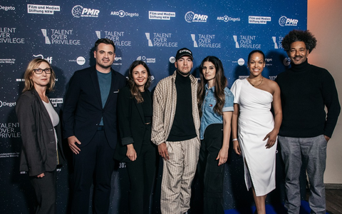 Verleihung der ersten TALENT OVER PRIVILEGE AWARDS von und für Filmschaffende mit Migrationsgeschichte powered by ARD Degeto / Auszeichnung für Tua El-Fawwal, Soleen Yusef und Tyron Ricketts - Foto: presseportal.de