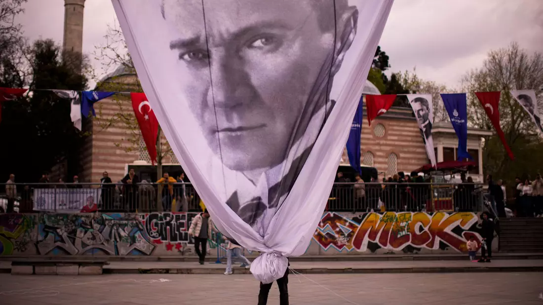 Der Personenkult um den türkischen Staatsgründer, Kemal Atatürk, ist auch heute noch lebendig. - Bild: Francisco Seco/AP/dpa