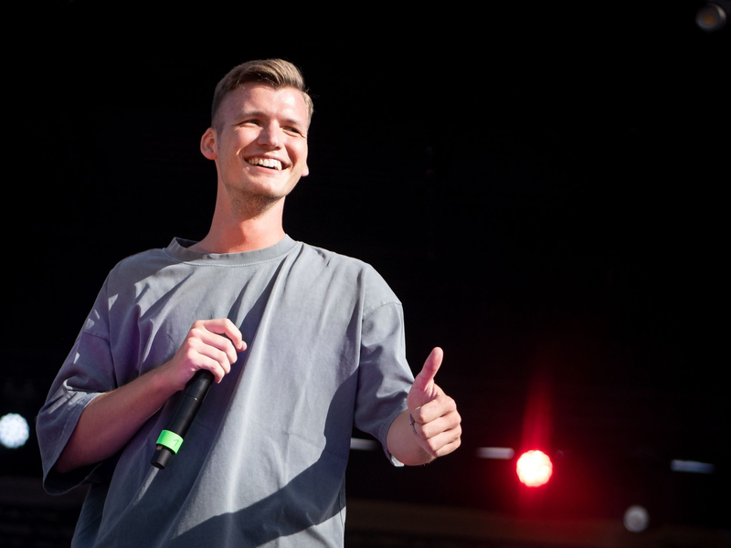 Julian Sommer singt über «Peter Pan» und «Arielle». - Foto: Sina Schuldt/dpa