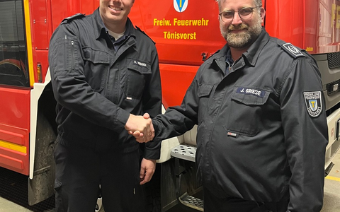 FW Tönisvorst: Löschzugführer Kai Hebben zum Brandoberinspektor befördert - Foto: presseportal.de