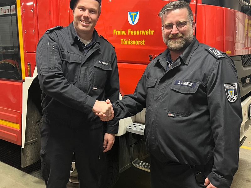 FW Tönisvorst: Löschzugführer Kai Hebben zum Brandoberinspektor befördert - Foto: presseportal.de