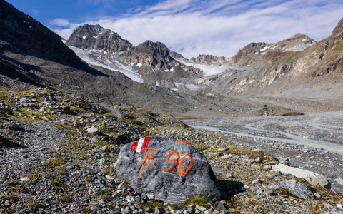Der einst massive Eiskörper des Tiroler Jamtalgletschers. - Foto: Johann Groder/EXPA/APA/dpa