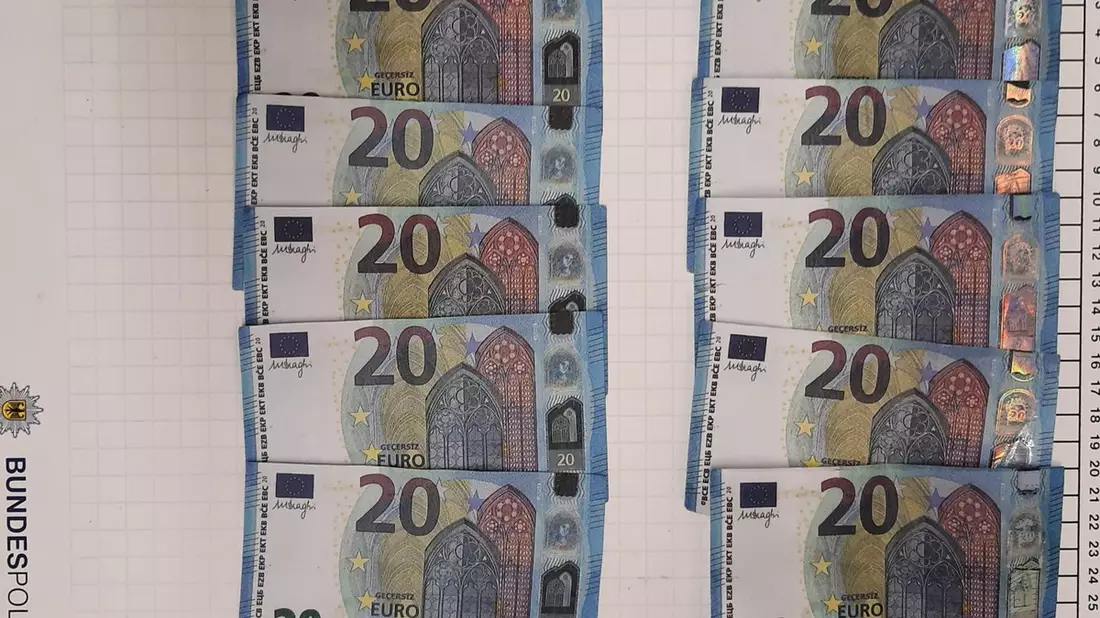 BPOL NRW: Flucht vor der Bundespolizei durch die Gleise mit Falschgeld in der Tasche - Bild: presseportal.de