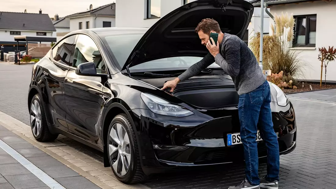 Starterbatterien brauchen auch bei Elektroautos Aufmerksamkeit - Bild: presseportal.de