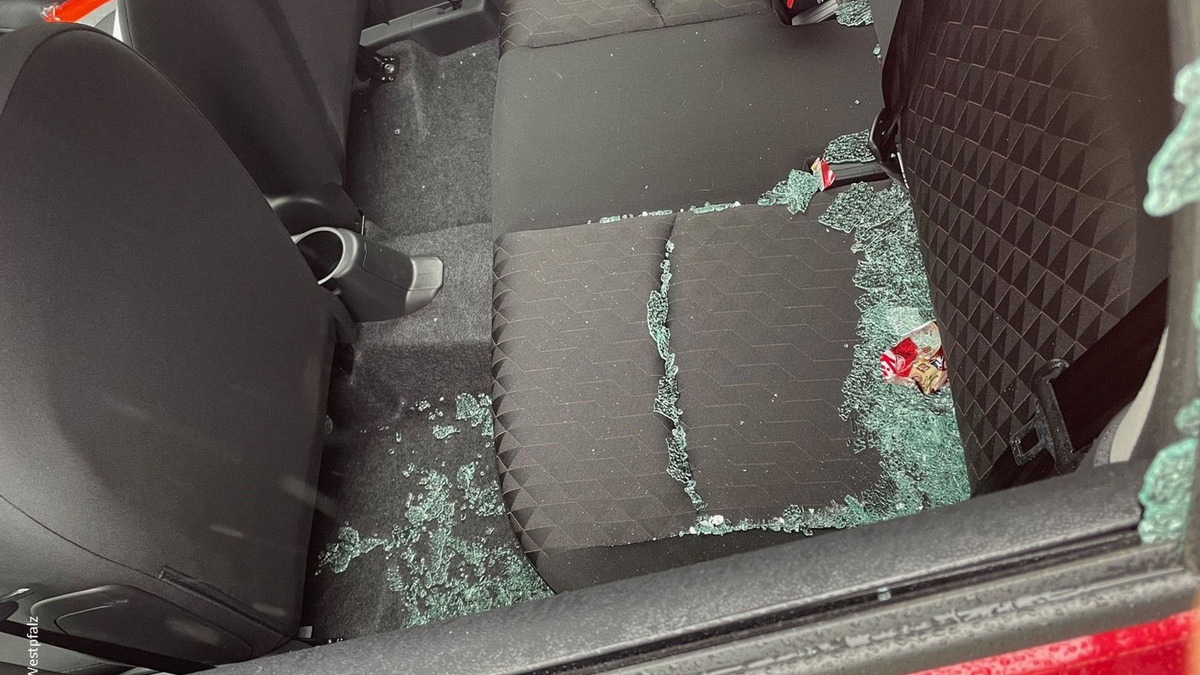 POL-PPWP: Wer hat die Scheibe eingeschlagen? - Foto: presseportal.de