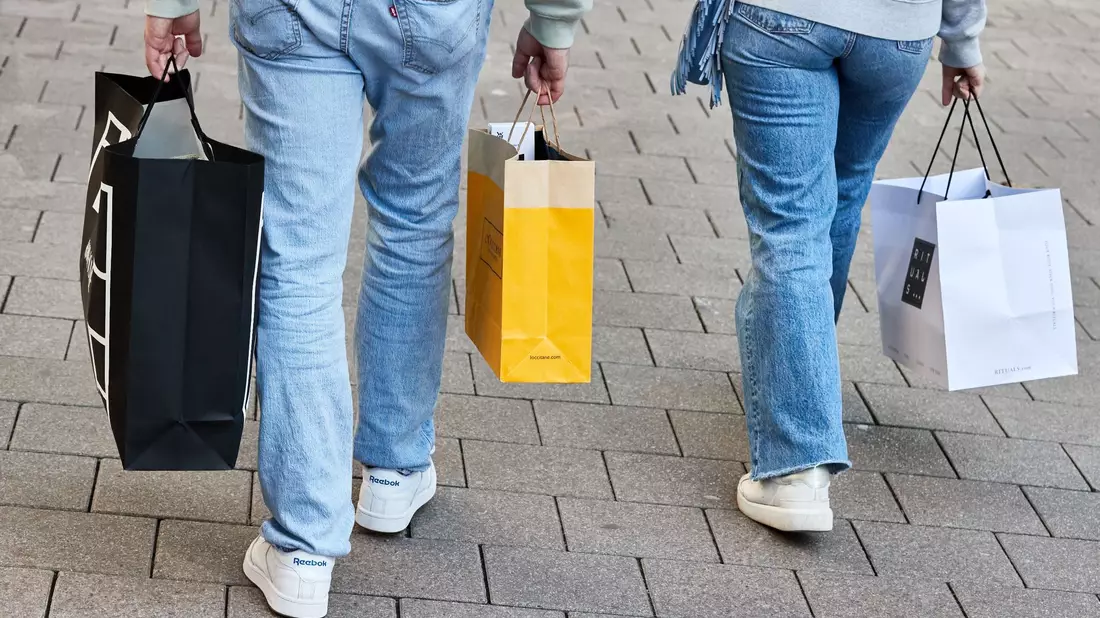 Die Kaufkraft der Einwohner in Deutschland hat nach Berechnungen des Marktforschungsinstituts GfK dieses Jahr abgenommen. - Bild: Georg Wendt/dpa