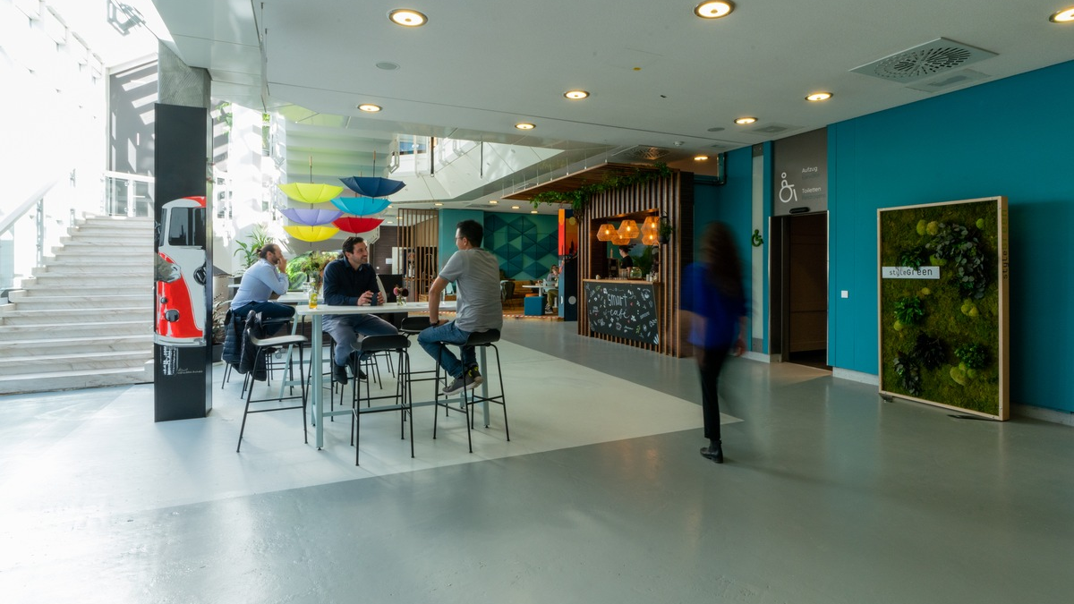 Erlebe den Wandel: Die positiven Auswirkungen von New Work auf Deine Karriere - Foto: presseportal.de