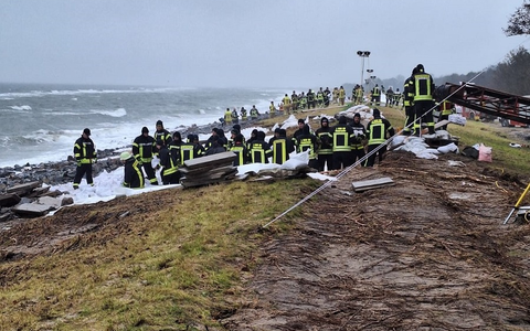 FW-SE: Kräfte aus dem Kreis Segeberg bei Deichverteidigung gefordert - Foto: presseportal.de