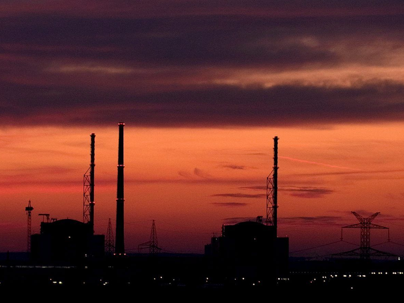 Blick auf das Atomkraftwerk Kosloduj am frühen Morgen. - Foto: epa Vassil Donev/EPA/dpa