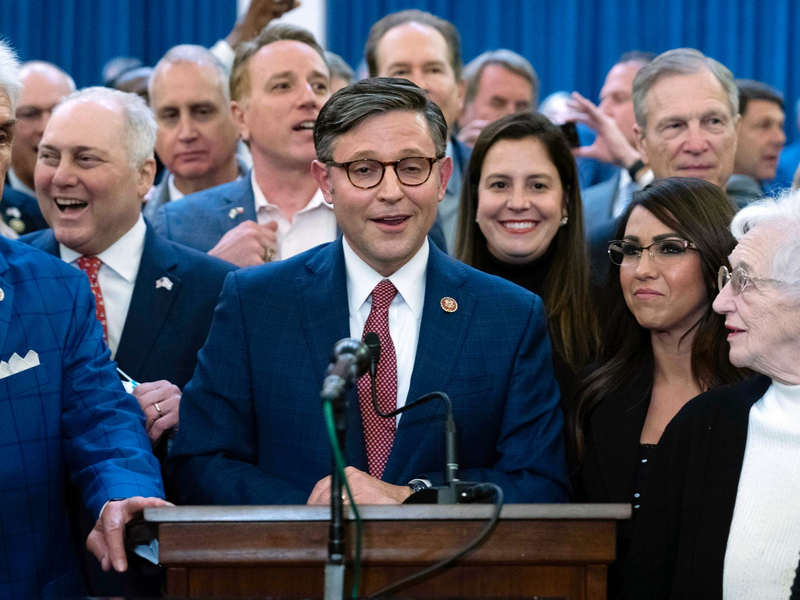 Der Republikaner Mike Johnson bekleidet ab sofort das Amt des Vorsitzenden des Repräsentantenhauses. - Foto: Jose Luis Magana/AP/dpa