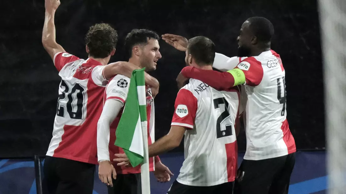 Feyenoord Rotterdam konnte daheim einen Sieg gegen Lazio Rom bejubeln. - Bild: Patrick Post/AP/dpa