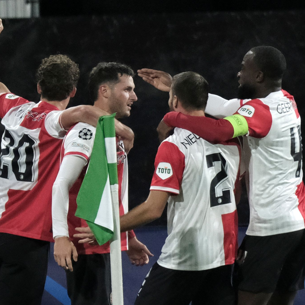 Feyenoord Rotterdam konnte daheim einen Sieg gegen Lazio Rom bejubeln. - Foto: Patrick Post/AP/dpa