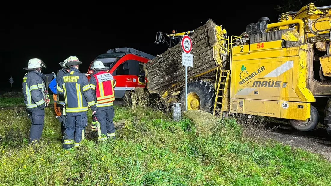 FW Bergheim: Einsatzerstinformation: Bahnunfall in Bergheim - keine Verletzten - 33 Personen betroffen - Bild: presseportal.de