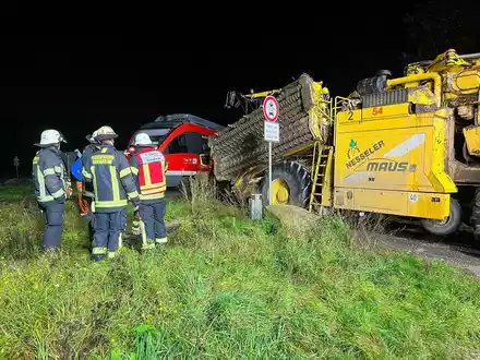 FW Bergheim: Einsatzerstinformation: Bahnunfall in Bergheim - keine Verletzten - 33 Personen betroffen - Foto: presseportal.de