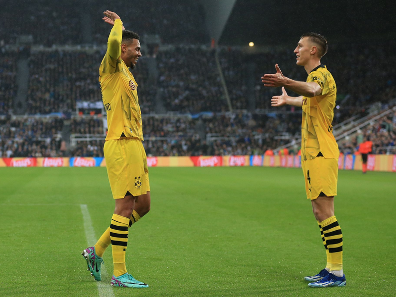 Dank eines Treffers von Felix Nmecha (l) siegte Borussia Dortmund bei Newcastle United. - Foto: Lindsey Parnaby/dpa