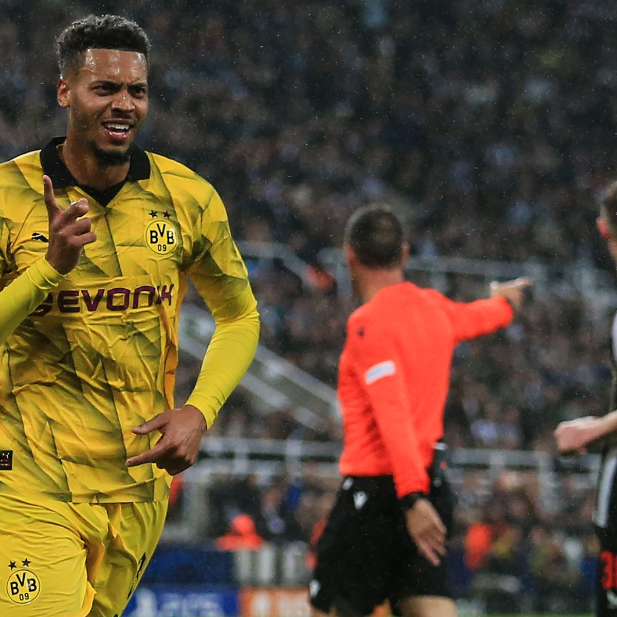 Felix Nmecha brachte den BVB kurz vor der Halbzeit in Führung. - Foto: Lindsey Parnaby/dpa