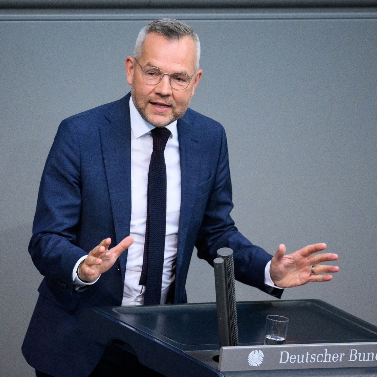 Michael Roth (SPD) verurteilt den Terrorangriff der Hamas auf Israel. - Foto: Bernd von Jutrczenka/dpa