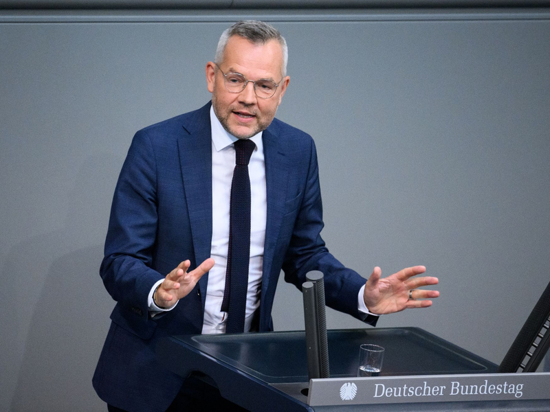 Michael Roth (SPD) verurteilt den Terrorangriff der Hamas auf Israel. - Foto: Bernd von Jutrczenka/dpa